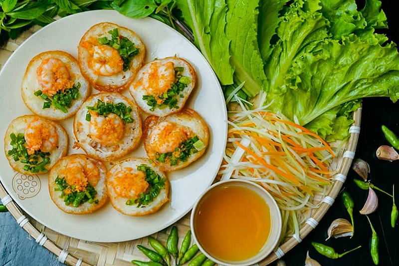 Ăn vặt ở Bảo Lộc. Bánh căn - chờ Đức Trọng
