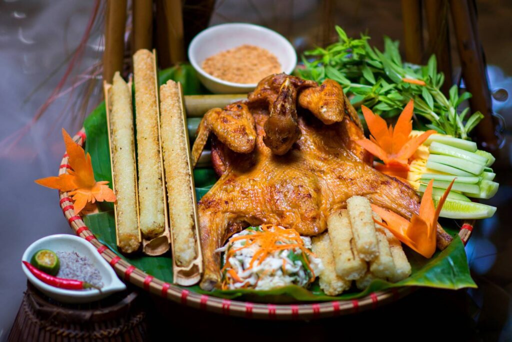 Đặc sản Bảo Lộc - gà nướng cơm lam nổi tiếng nhất
