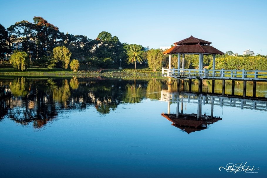 Hồ Đồng Nai Bảo Lộc. Khung cảnh xung quanh hồ Đồng Nai
