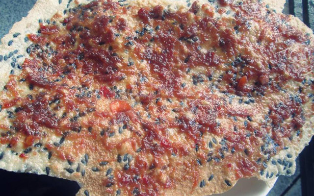 Ăn vặt tại Bảo Lộc. Bánh tráng mắm ruốc cay giòn