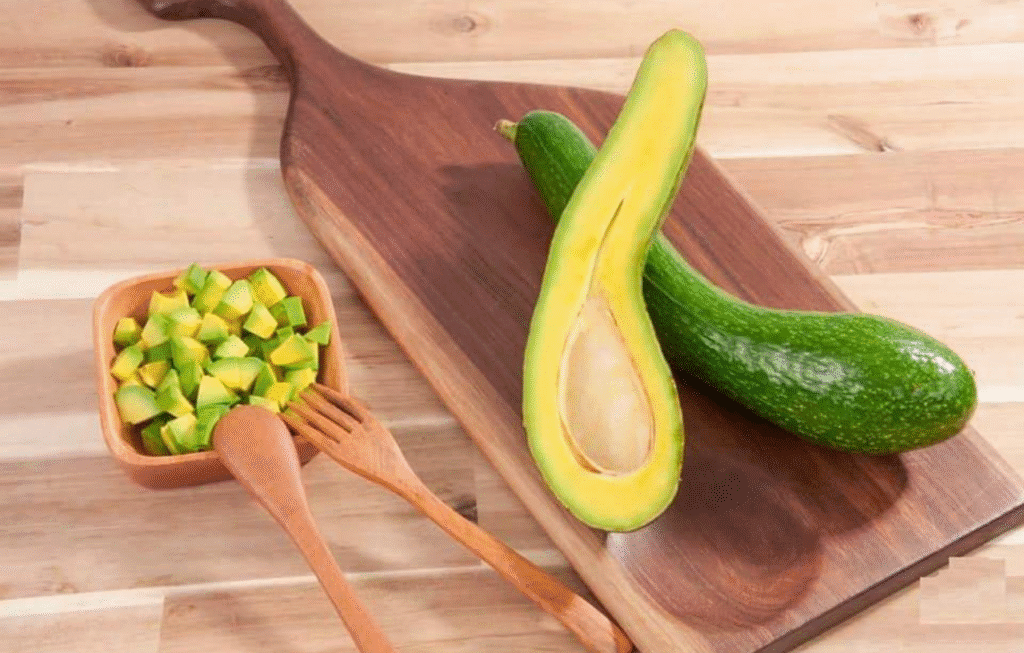 Đặc sản tại Bảo Lộc. Bơ 034 Bảo Lộc – thon dài, béo ngậy, chuẩn vị cao nguyên