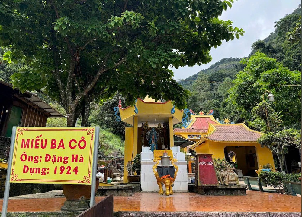 Miếu 3 cô đèo Bảo Lộc. Miếu 3 Cô - Tâm linh huyền bí giữa núi rừng Bảo Lộc
