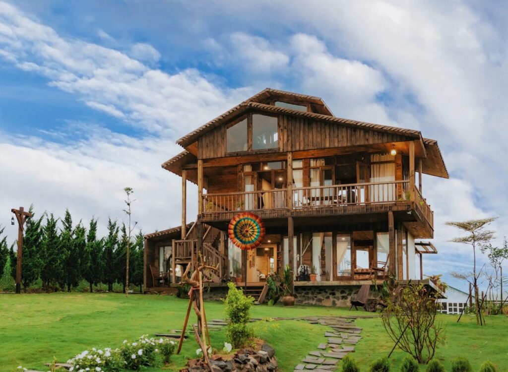 Homestay Bảo Lộc view hồ. Nhà Bao La view hồ – sương khói bảng lảng, bình yên đầy mê hoặc