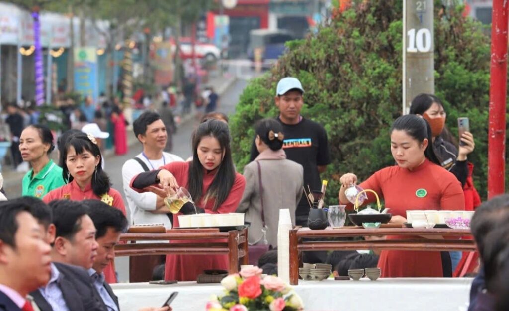 Phố đêm Bảo Lộc. Hương trà quyện khói phố đêm – chất Bảo Lộc không thể trộn lẫn