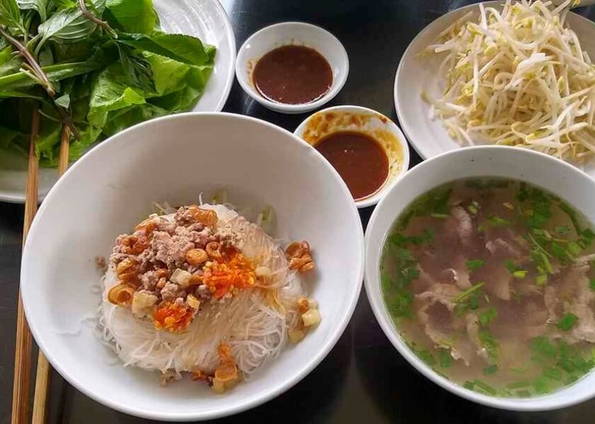Ăn vặt tại Bảo Lộc. Phở khô ngọt thanh
