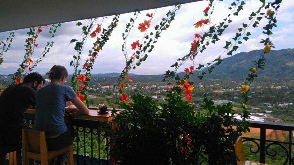 Bờ hồ Bảo Lộc. View cực chill Photo Bike Coffee