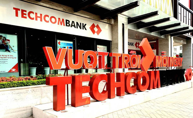 Ngân hàng tại Bảo Lộc. Mặt tiền của ngân hàng Techcombank